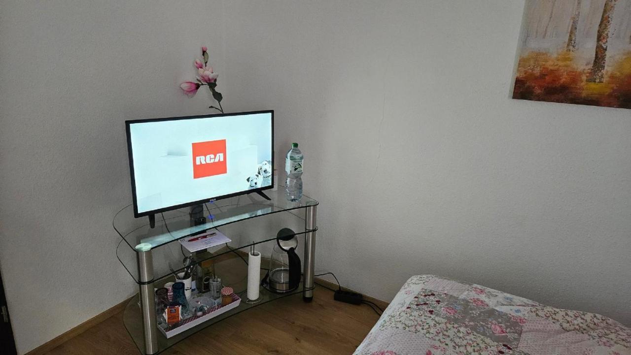 Ferienzimmer Bei Thomas - Gemuetliches Schlaf- Und Wohnzimmer Mit Modernem Bad Ульм Экстерьер фото
